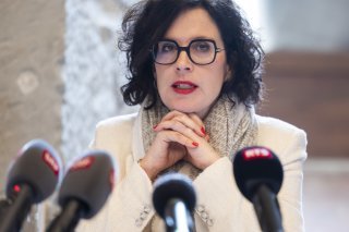 Christelle Luisier, en charge des Institutions, du territoire et du sport au gouvernement vaudois, est aussi très engagée à l'ASF notamment en vue de l'Euro féminin cet été en Suisse. KEYSTONE/CYRIL ZINGARO